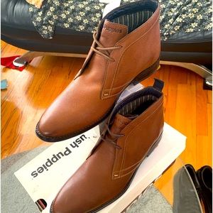 Hush Puppies Chukkas boot color Tan size 9